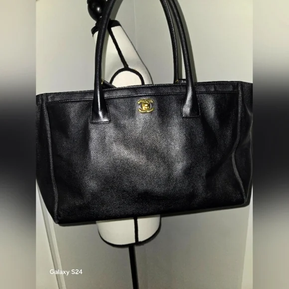 Chanel Black Executive Leather Tote Bag - Picture 4 of 8